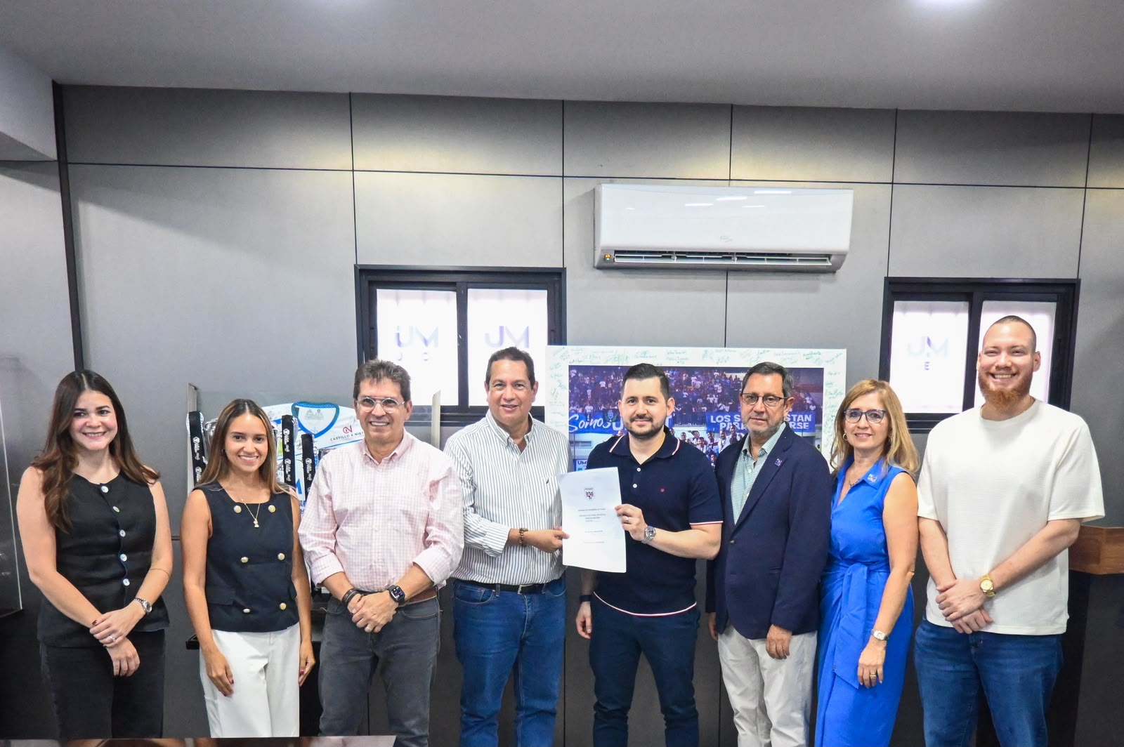 Nueva Junta Directiva de UMECIT F.C. para el período 2026-2030 con el documento oficial