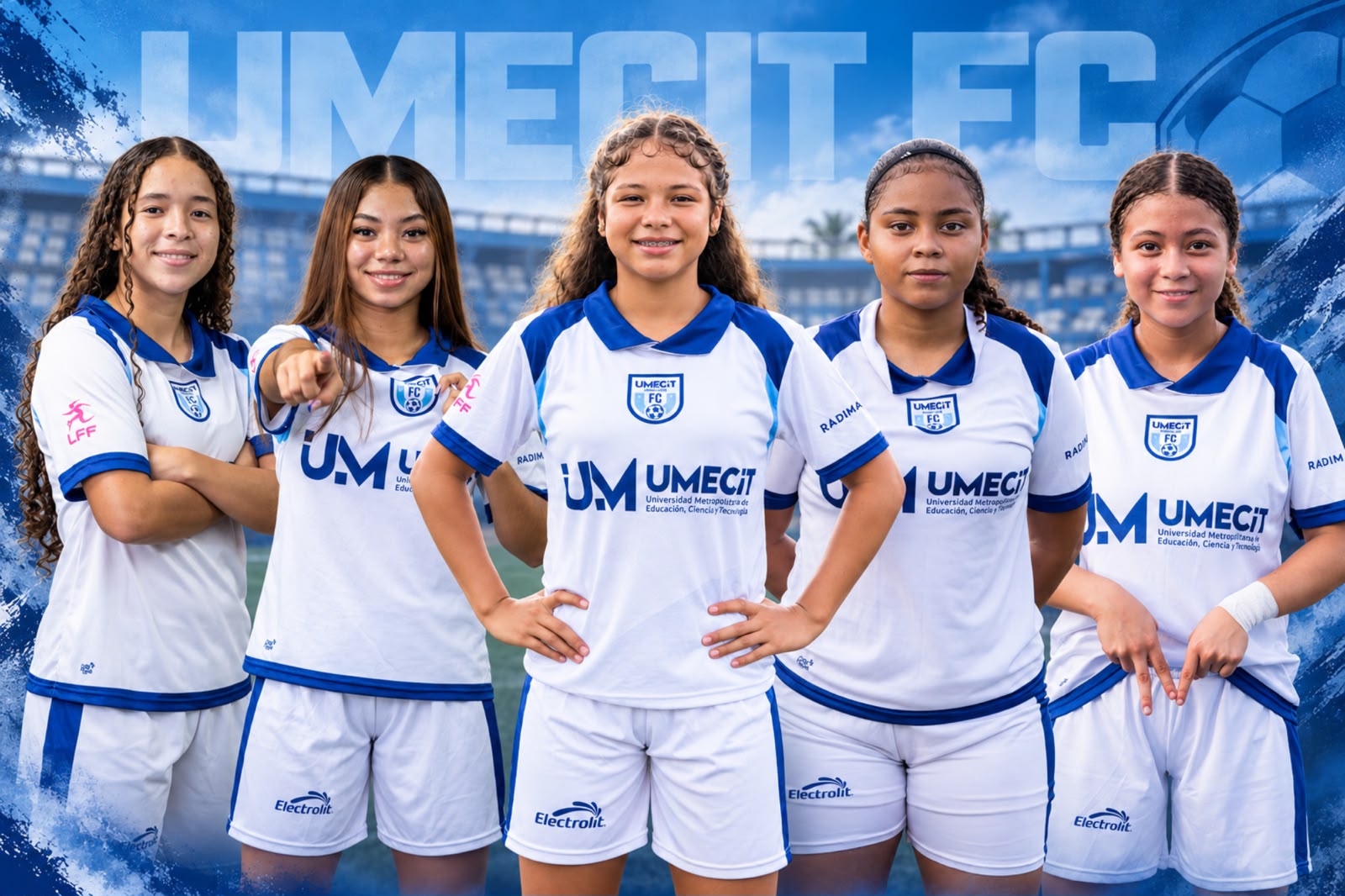 Las cinco debutantes de UMECIT F.C. en la LFF posan frente al estadio